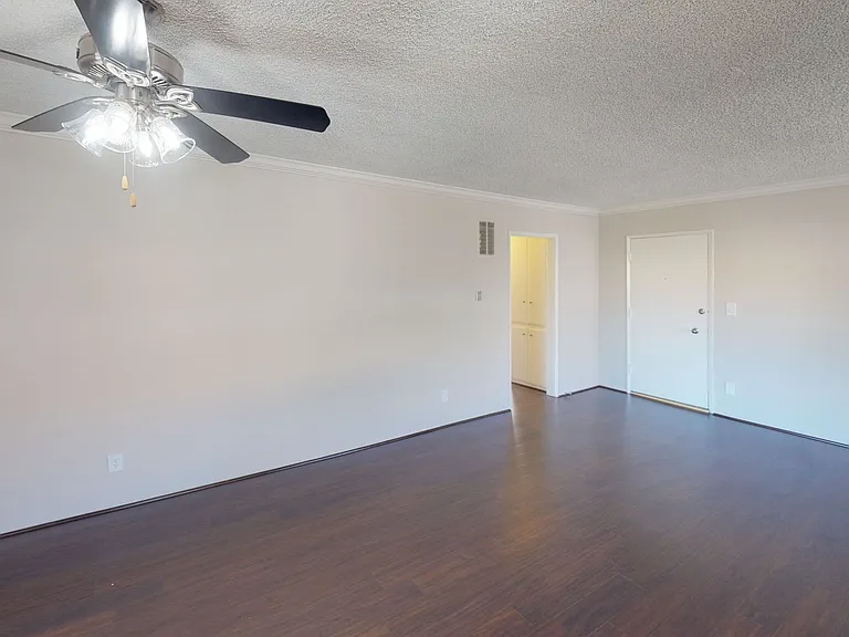 HYW - Hayworth Apts. — Photo 3