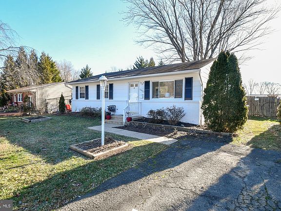 3rd image of 14923 Cordell Ave