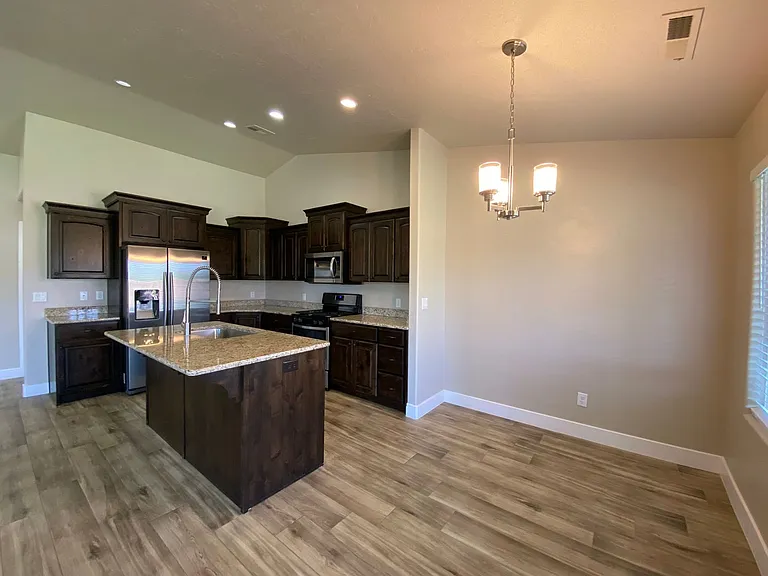 758 N 300 W — Photo 9