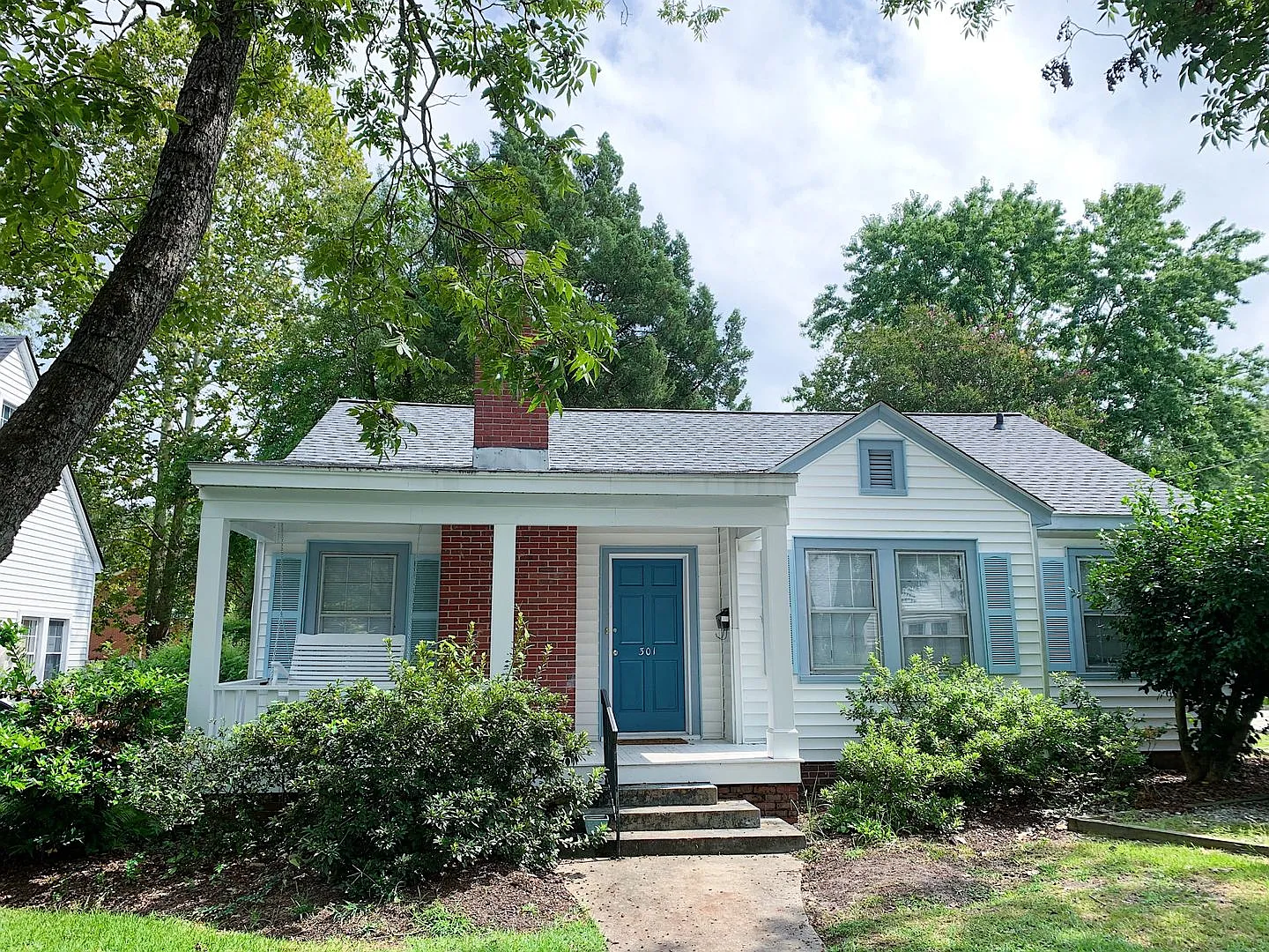3 Bed 2 Bath - 2 blocks from ECU! — Photo 2