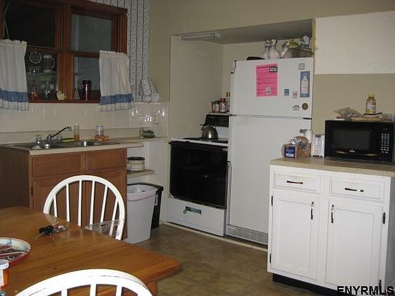 4th image of 135-137 N Main St