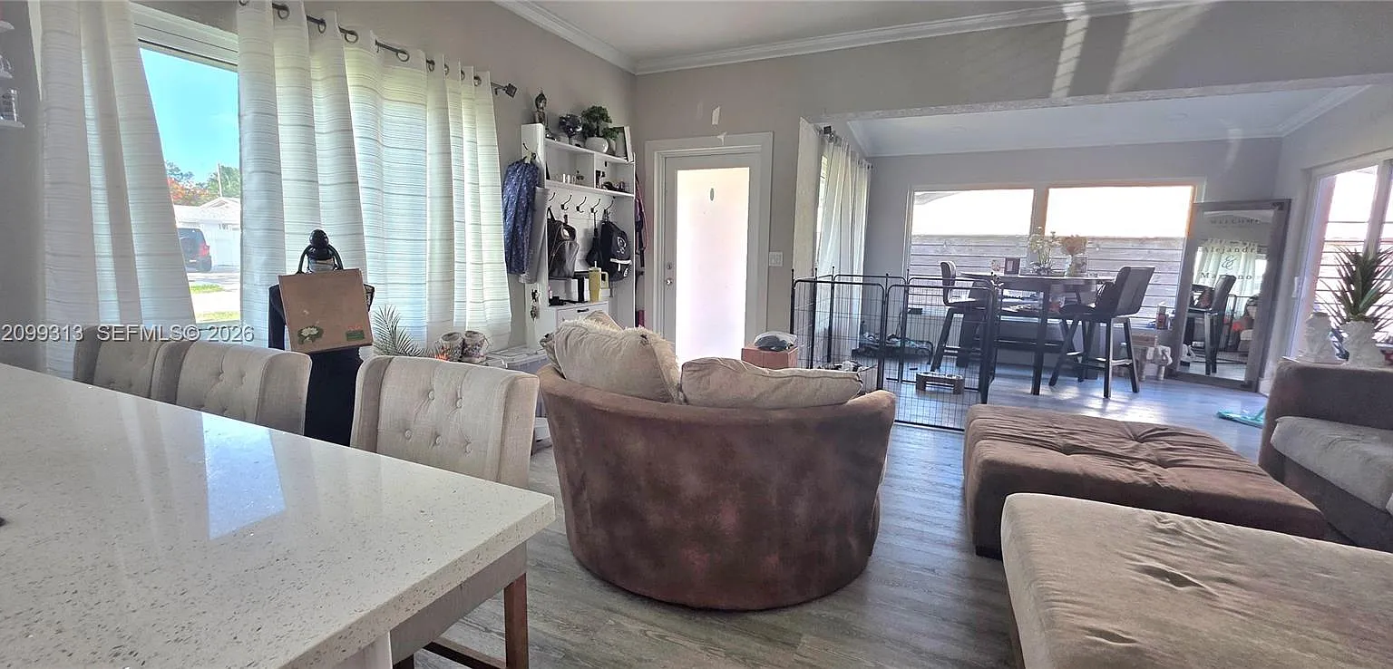 Hollywood Heights Estates — Photo 2