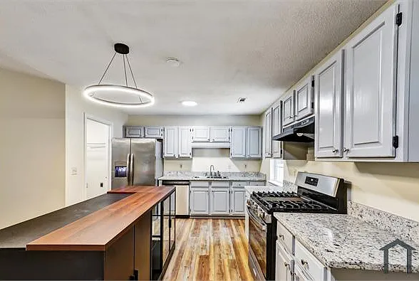 6211 Ward Rd — Photo 10