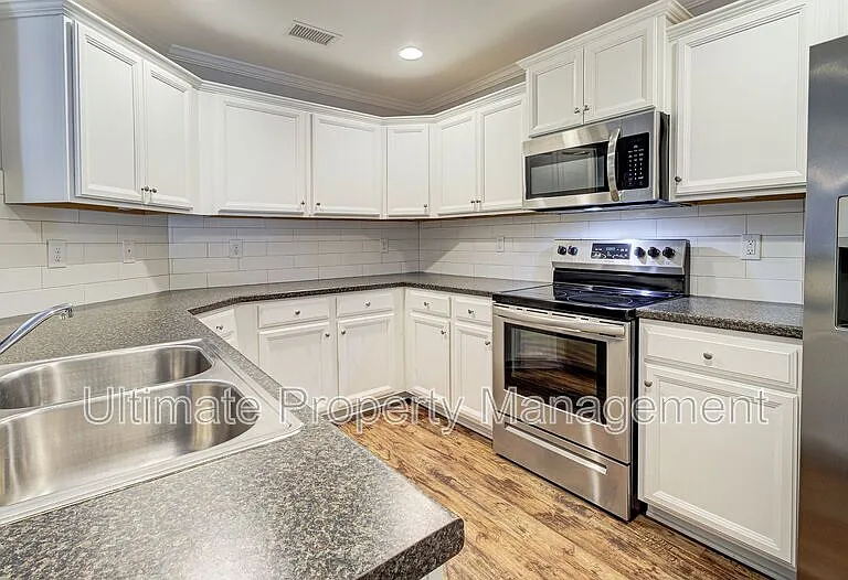 1071 Bridgeport Way — Photo 3