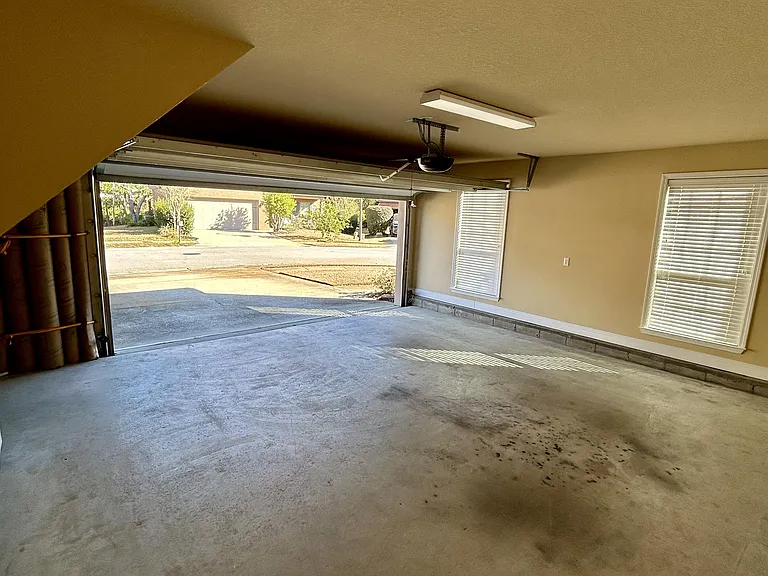 80 S Knightsbridge Ct — Photo 38