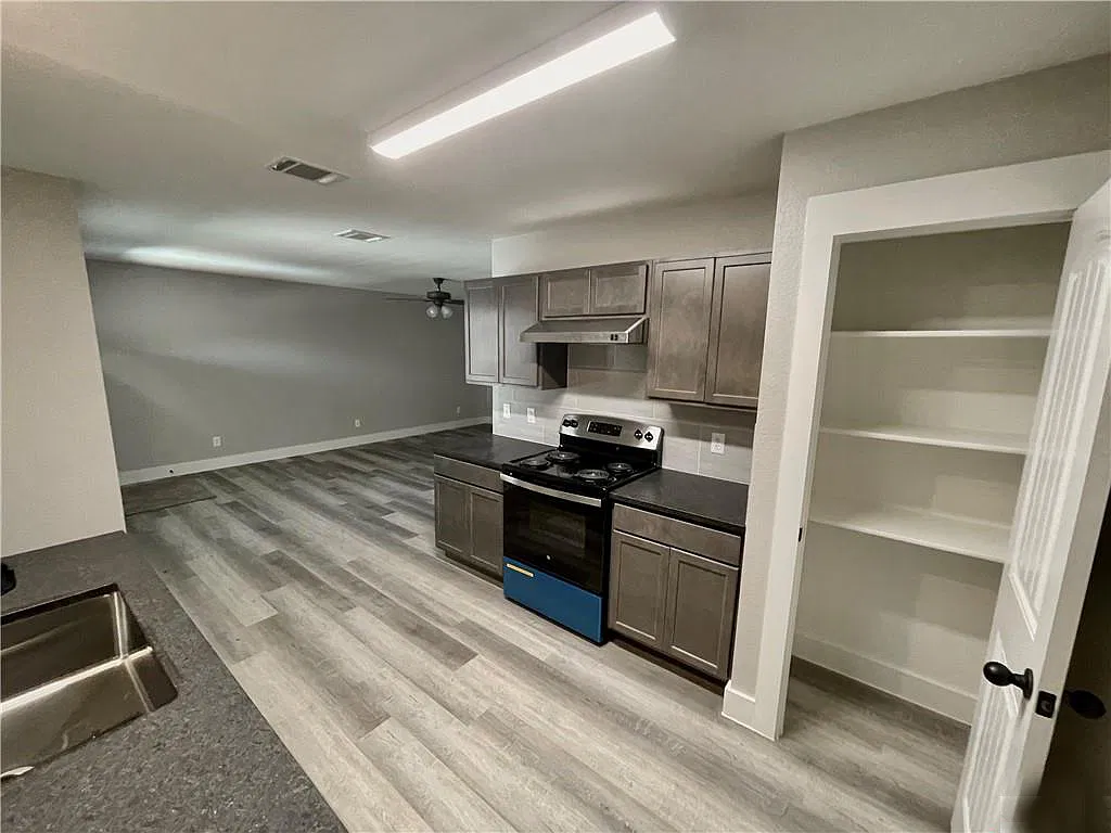 3 bed, 1299 sqft, $1,195 — Photo 4