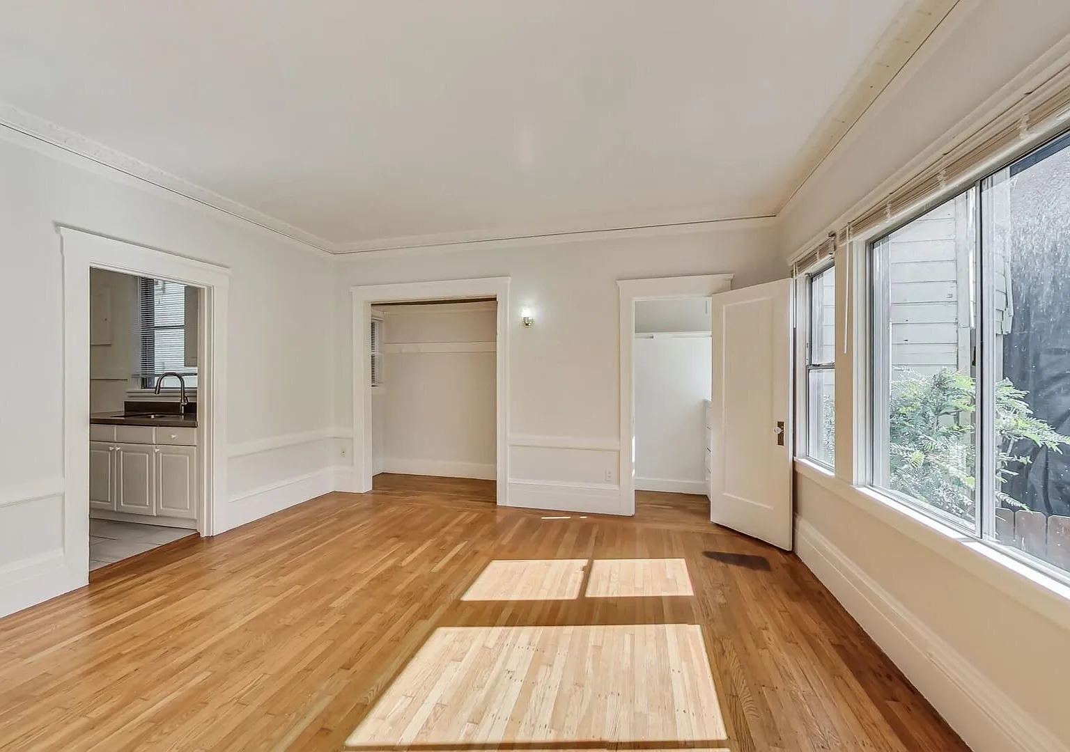 Your New Home is Waiting! Beautiful Studio! Lease Today! — Photo 1