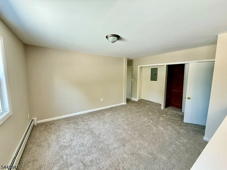 175 E Main St — Photo 10