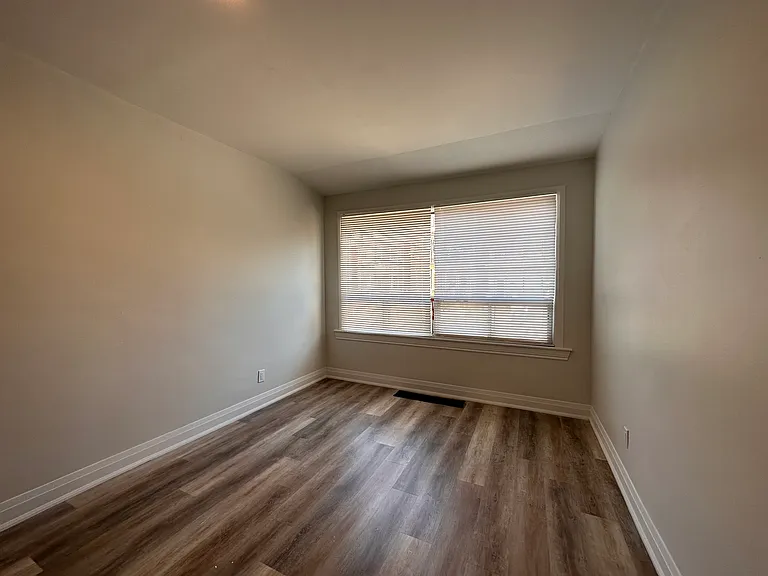 128 Wentworth St N #1 — Photo 7