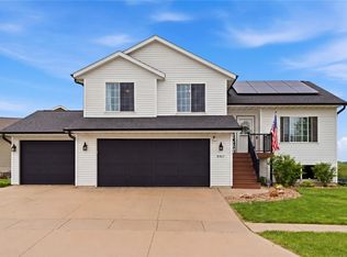 8417 Brighton Ct SW, Cedar Rapids, IA 52404