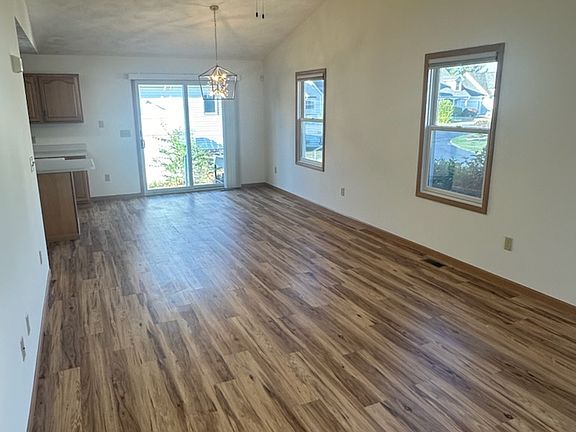 3rd image of 123 Eagles Point W #123