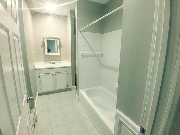 4th image of 604 Page St APT 8