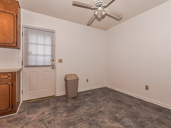 5th image of 412 W Blakeney St