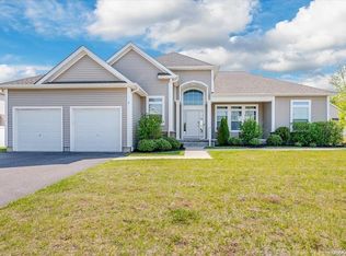 7 Lilac Ln, Ridge, NY 11961