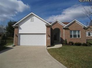 3275 Bath Heights Dr, Cuyahoga Falls, OH 44223