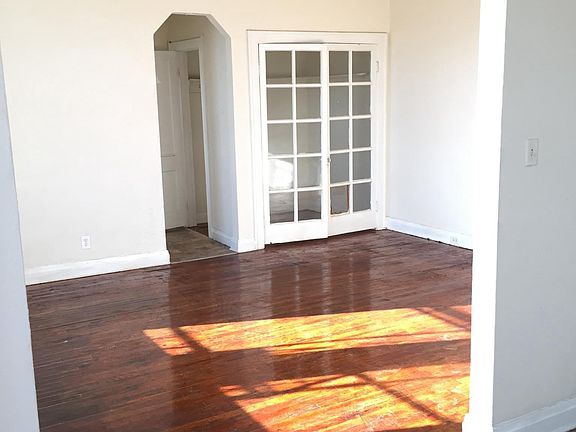 4th image of 2722 Vine St APT 5