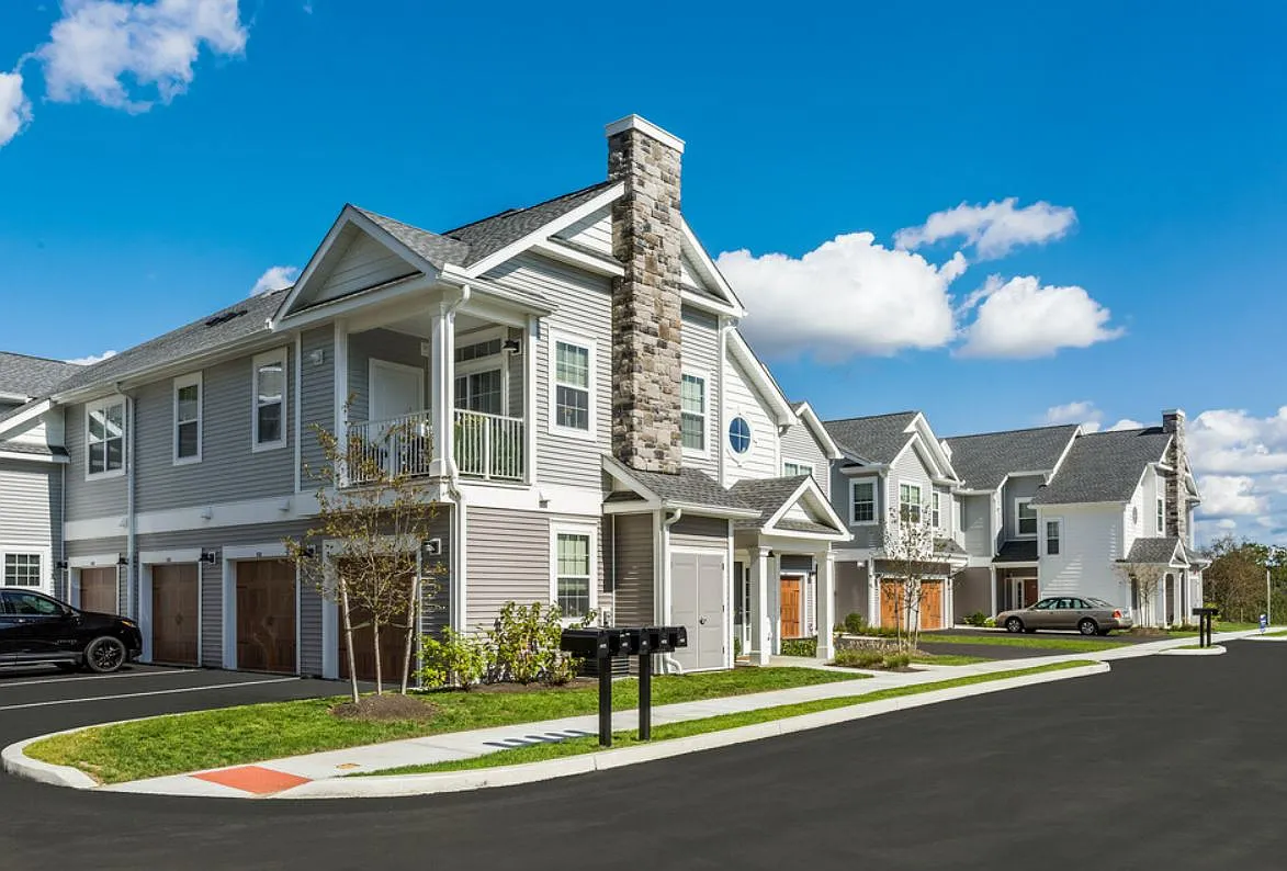 The Cove at Gateway Commons — Photo 2