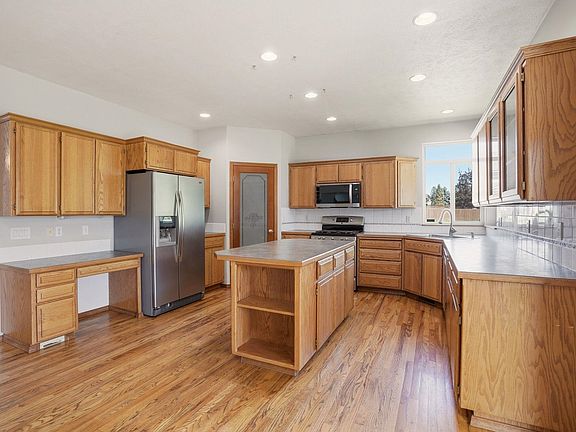3rd image of 3103 S Bolivar Ct