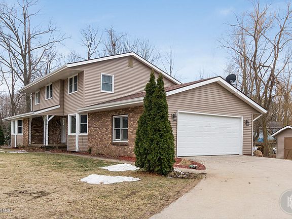 3rd image of 2385 Cress Creek Dr