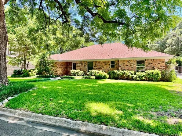 1524 Churchill Dr, Denton, TX 76209