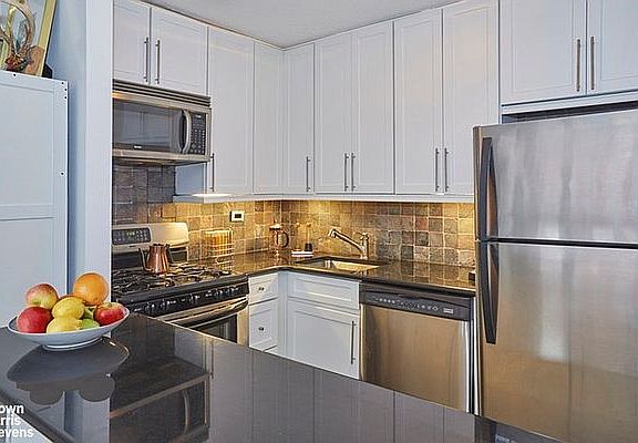 3rd image of 200 E 90th St APT 5A