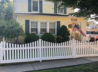 12 Elm St, Hicksville, NY 11801