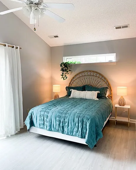 617 Rosemary Ln — Photo 3