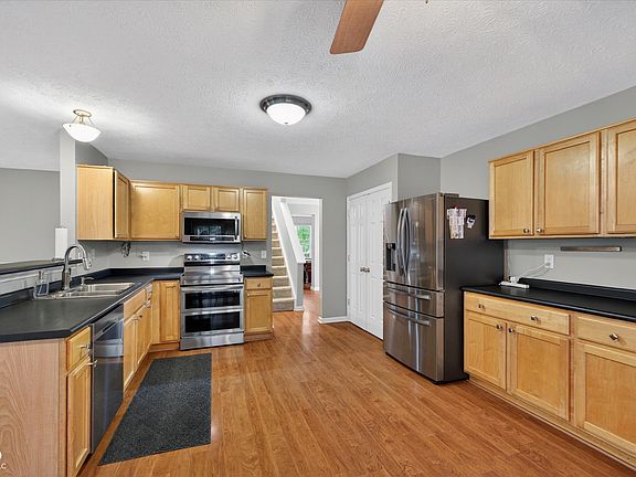 2nd image of 16704 Earl Park Ct