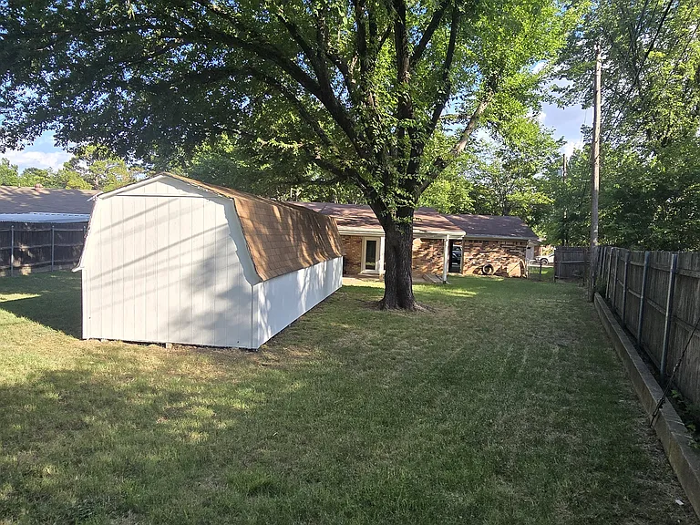 412 Jones St — Photo 20