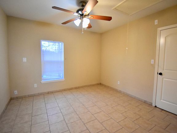 5th image of 416 W Brazos Ave