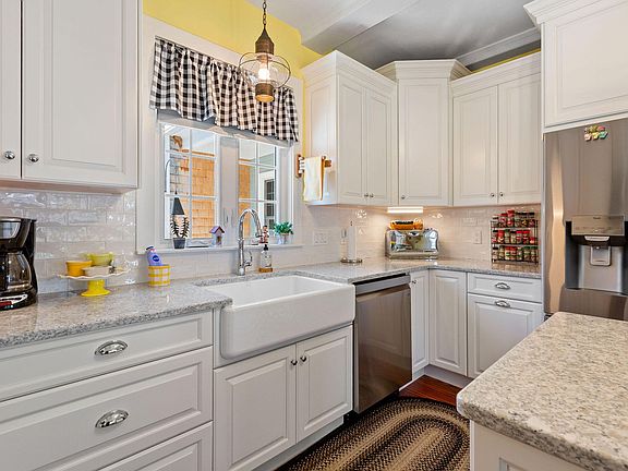 5th image of 480 Main Street