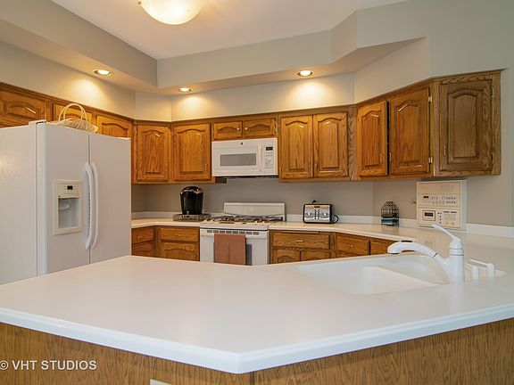 4th image of 302 Warwick Ln
