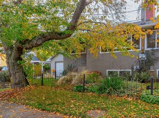 1207 Walnut St, Victoria, BC V8T 1N3