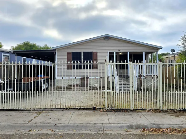 703 Independence Dr, Laredo, TX 78043