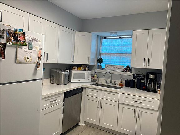 2nd image of 111 River Point Dr APT A