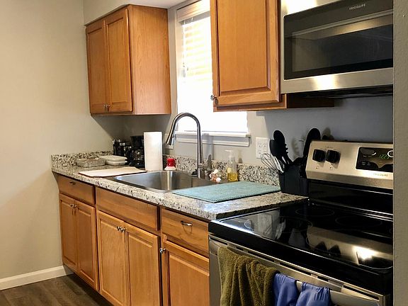 5th image of 228 N Husband St #6