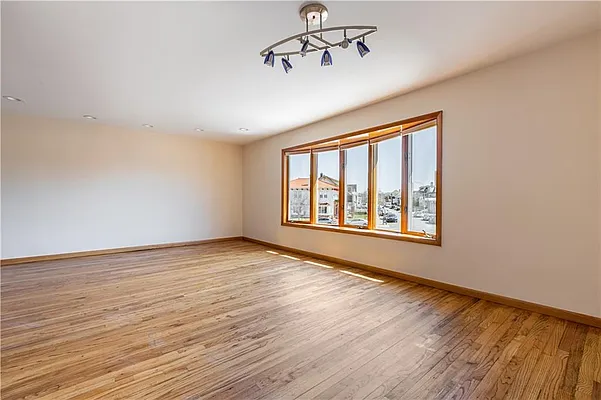 Sold by Remax Edge | media 21