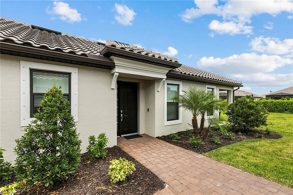 3 bed, 2.0 bath, 1905 sqft, $7,500 — Photo 3
