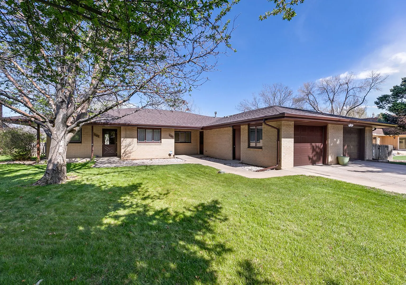 Well Maintained Side-By-Side Duplex in Parkwood — Photo 1