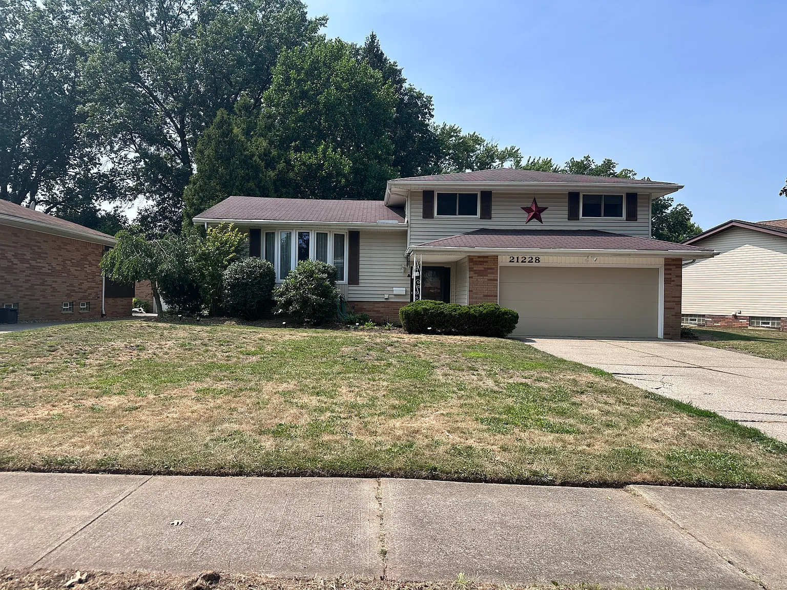 5 bed, 3038 sqft, $2,850 — Photo 2