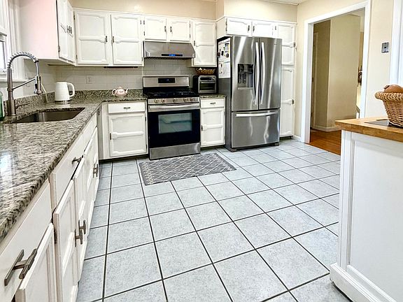 4th image of 277 Windsorville Road