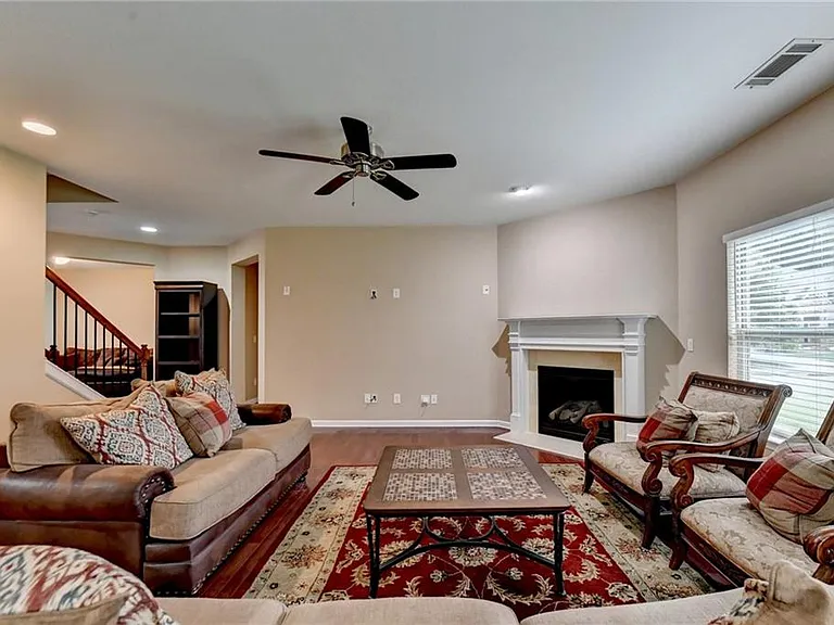 4228 Woods Creek Ln — Photo 22