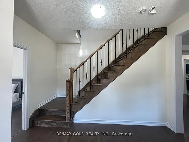537 Veterans Dr — Photo 22
