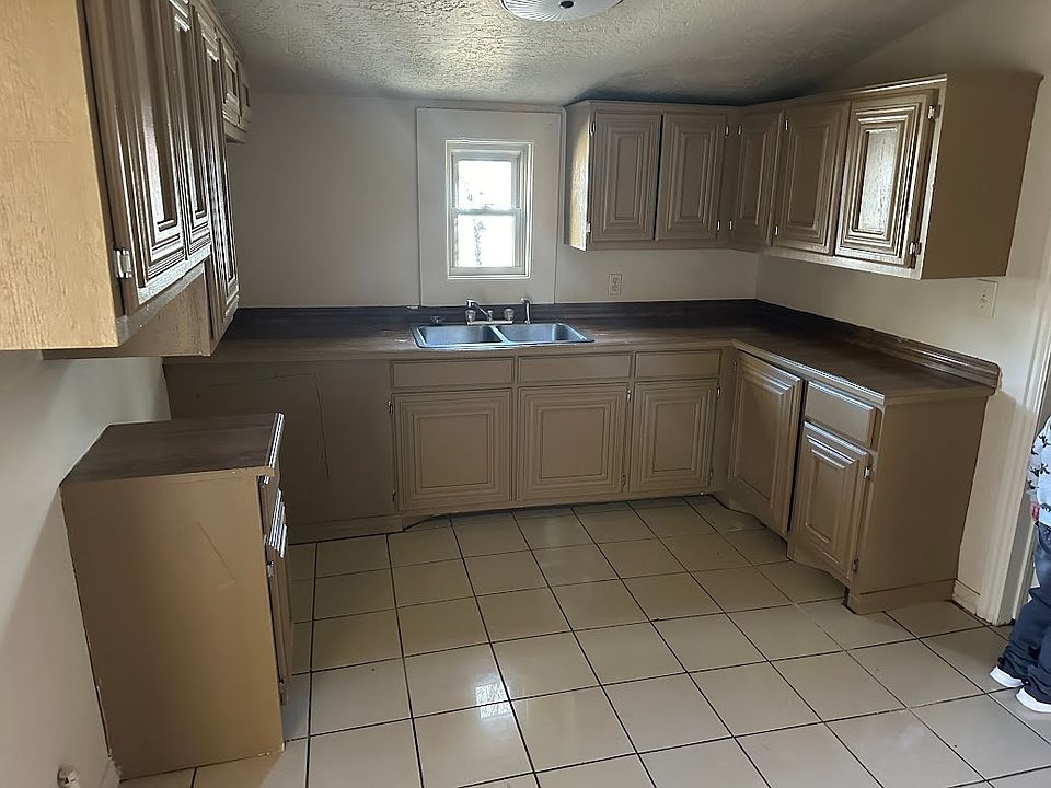 2nd image of 1704 2nd St