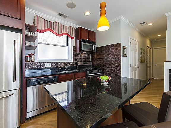 2nd image of 2055 W Summerdale Ave APT 3