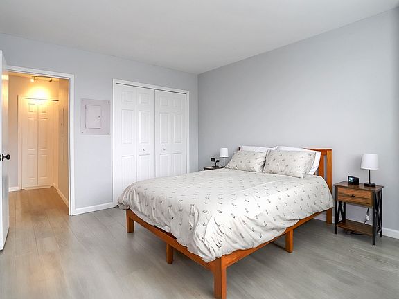 5th image of 100 Manhattan Ave APT 402