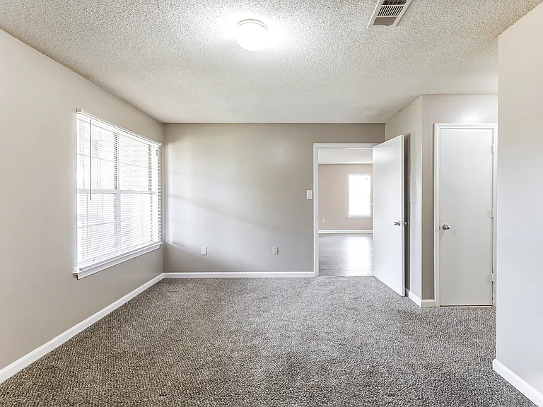 The Waverly Apartments — Photo 41