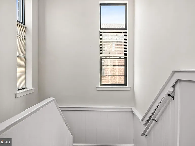 420 Chestnut St #2 — Photo 3