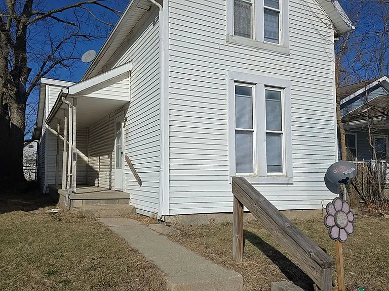 320 E 9th St — Photo 9
