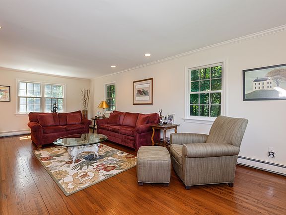 04_19WhitlawLn_10006_LivingRoom_HiRes.jpg